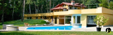 Lussuosa villa con piscina in vendita a pochi minuti da Arona Lago Maggiore